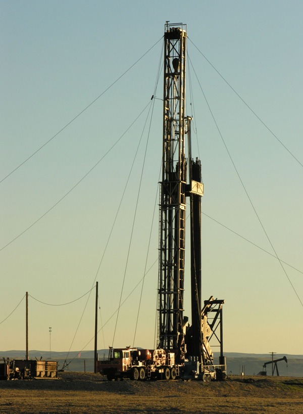 Mobile_drill_rig_in_Wyoming,_2006-web